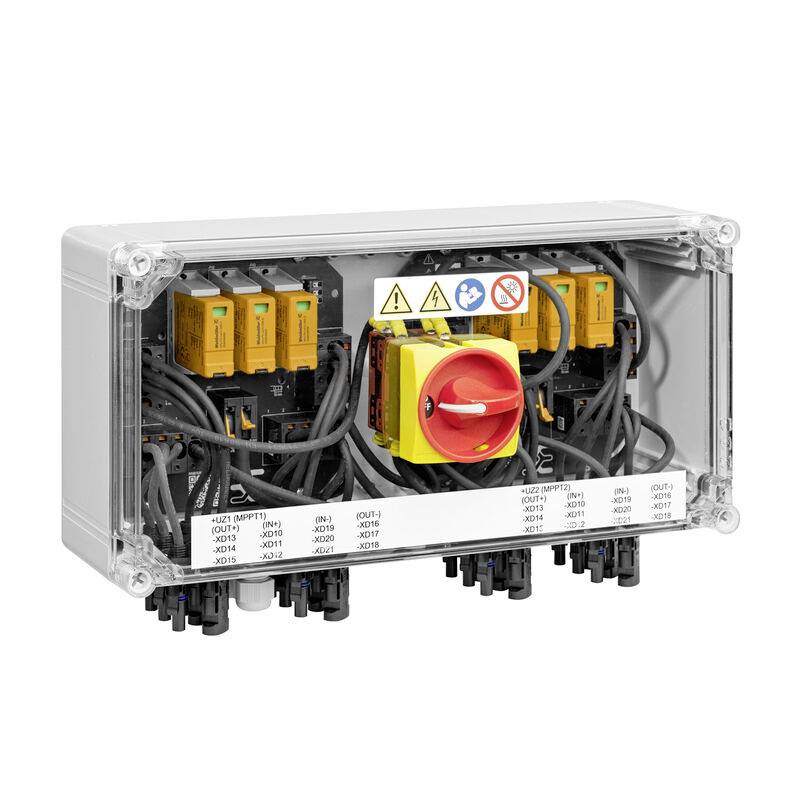 Transparente Elektrosteuerkiste mit Verdrahtung, orangefarbenen Modulen und einem roten Drehtrennschalter auf der Vorderseite.