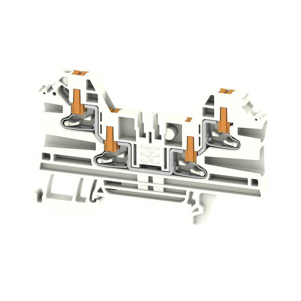 Nahaufnahme eines orangefarbenen Kabels, das in einen Winkelstecker mit Gewinde-Metallende angeschlossen ist, freigestellt auf weißem Hintergrund.
