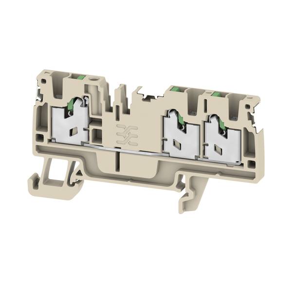 Schnittansicht einer beigen Elektroklemme mit drei Drahtverbindungen und inneren Metallkontakten auf weißem Hintergrund.