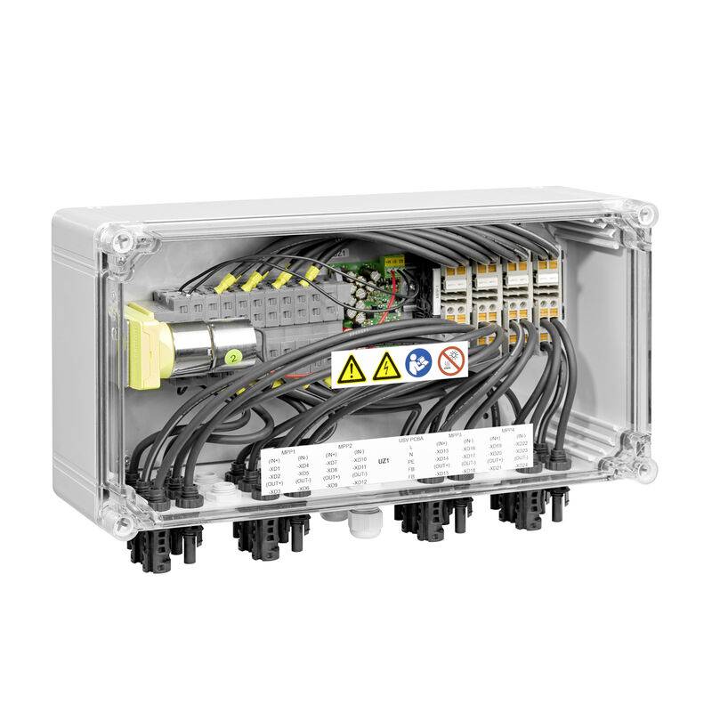 Transparente elektrische Verteilerdose mit mehreren verdrahteten Anschlüssen, Sicherheitswarnhinweisen und Kabelverbindern im Inneren.