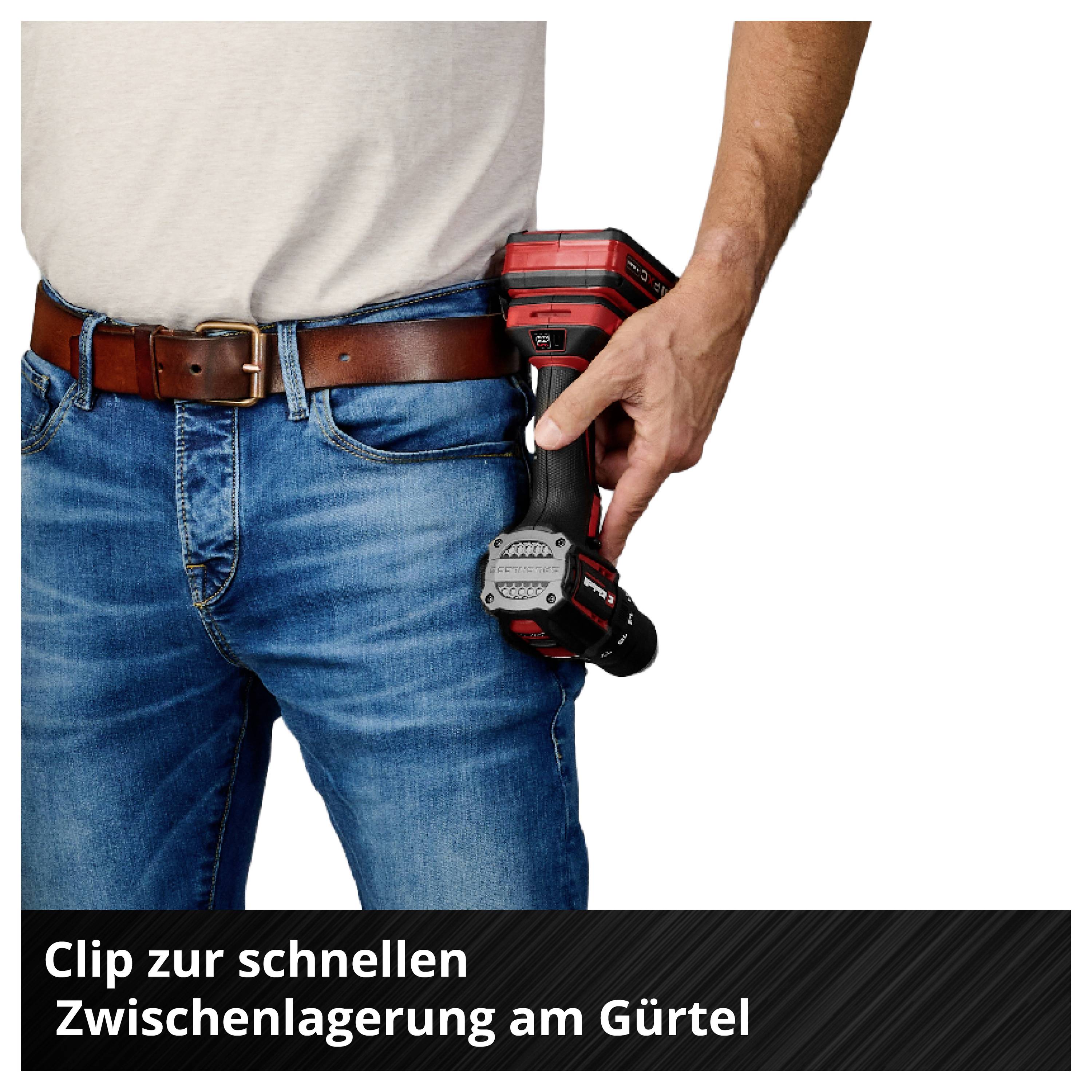 Mann trägt einen roten Akkuschrauber im Gürtelclip; Text: 'Clip zur schnellen Zwischenlagerung am Gürtel'.