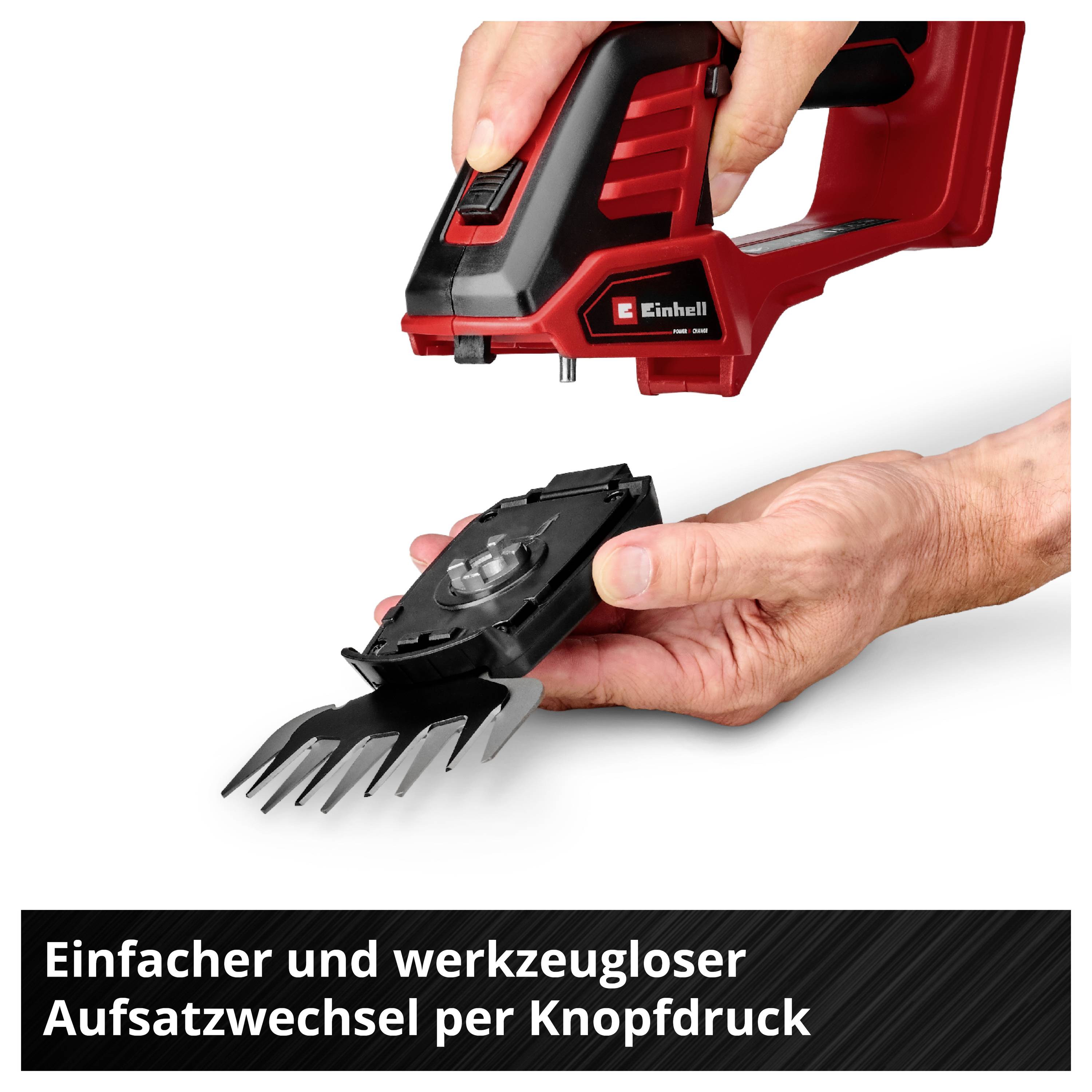 Rote Akku-Gartenschere mit werkzeuglosem Aufsatzwechsel per Knopfdruck; eine Hand löst den Schneidaufsatz, unten Gras- und Heckenscherenaufsatz.