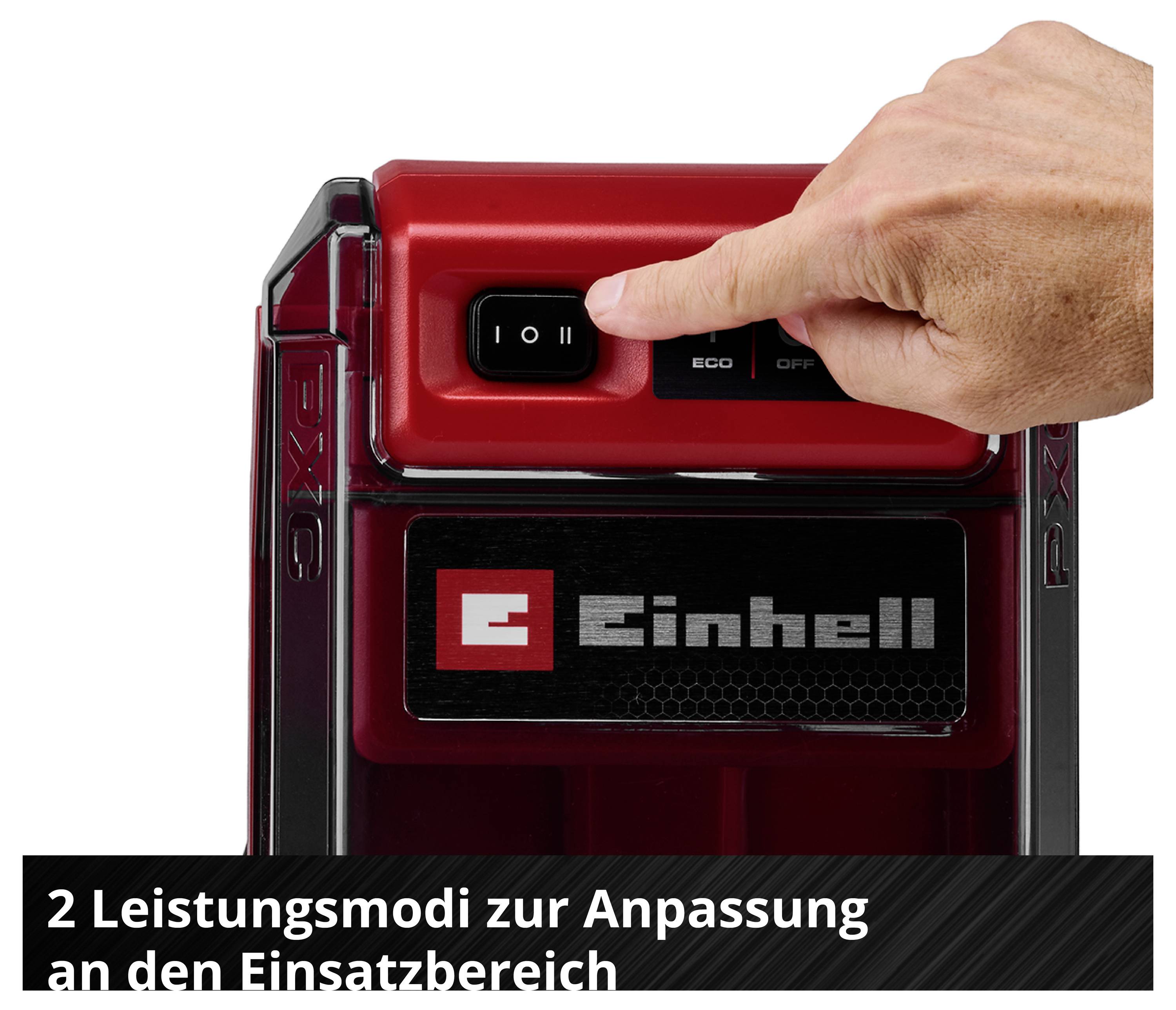 Hand betätigt den Schalter eines Einhell-Geräts; angezeigt werden zwei Leistungsmodi ('0/I/II') zur Anpassung an den Einsatzbereich.