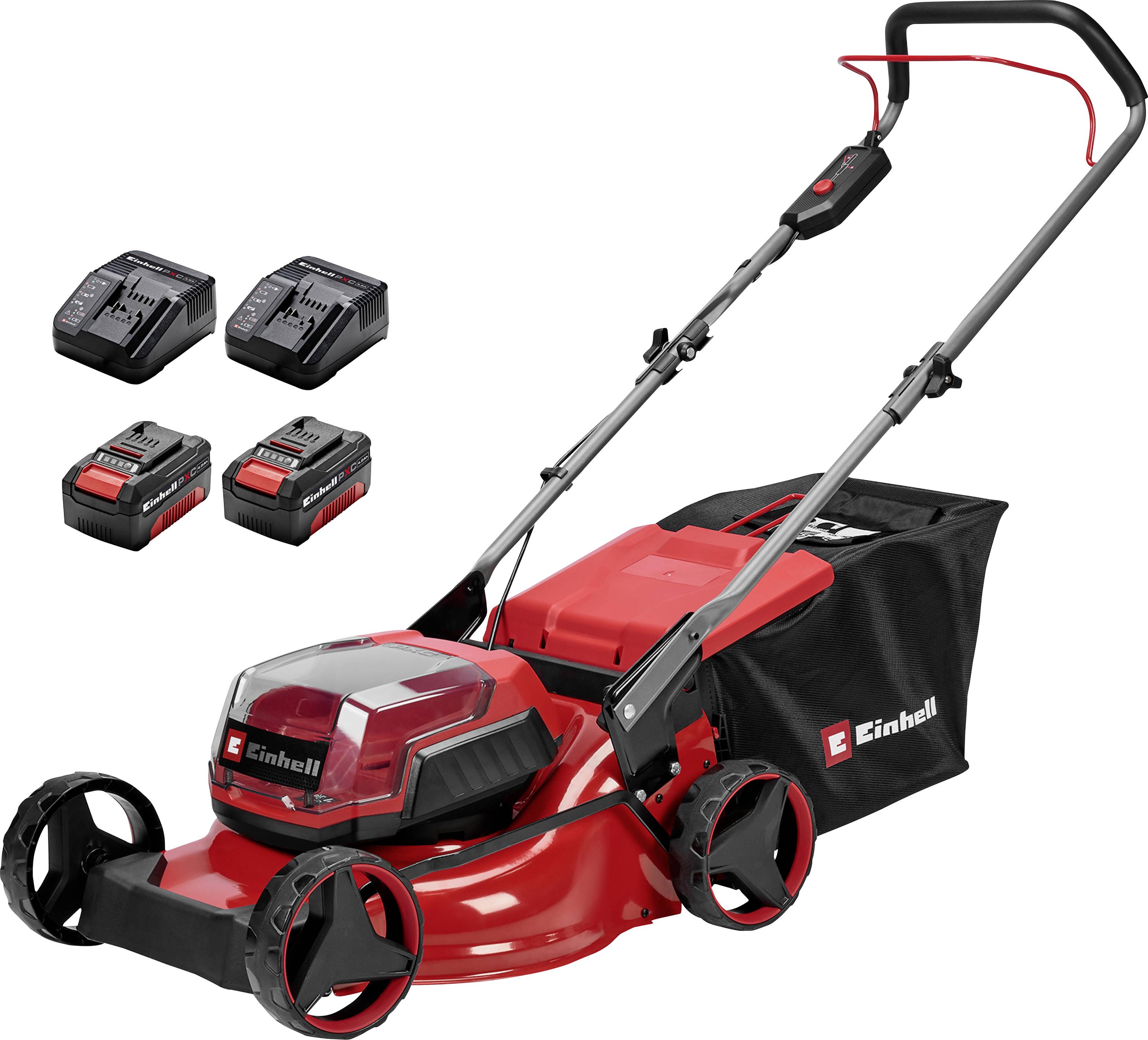 Roter schnurloses Elektro-Rasenmäher mit Grasfangbehälter, gezeigt mit vier Batterien und zwei Ladegeräten.
