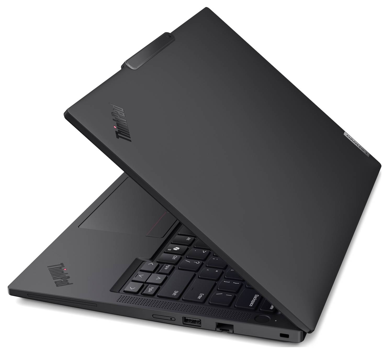 Schwarzer Lenovo ThinkPad Laptop, halb offen dargestellt, mit sichtbarer Tastatur und Touchpad vor einem einfachen weißen Hintergrund.