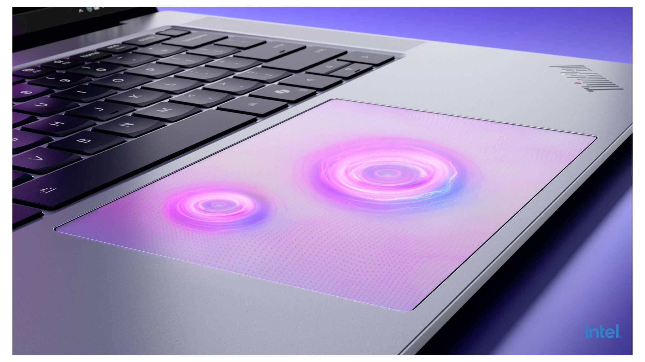 Nahaufnahme einer Laptop-Tastatur und eines Touchpads, wobei das Touchpad in Rosa und Violett leuchtet, um Berührungs- oder Gestenerkennung anzuzeigen.