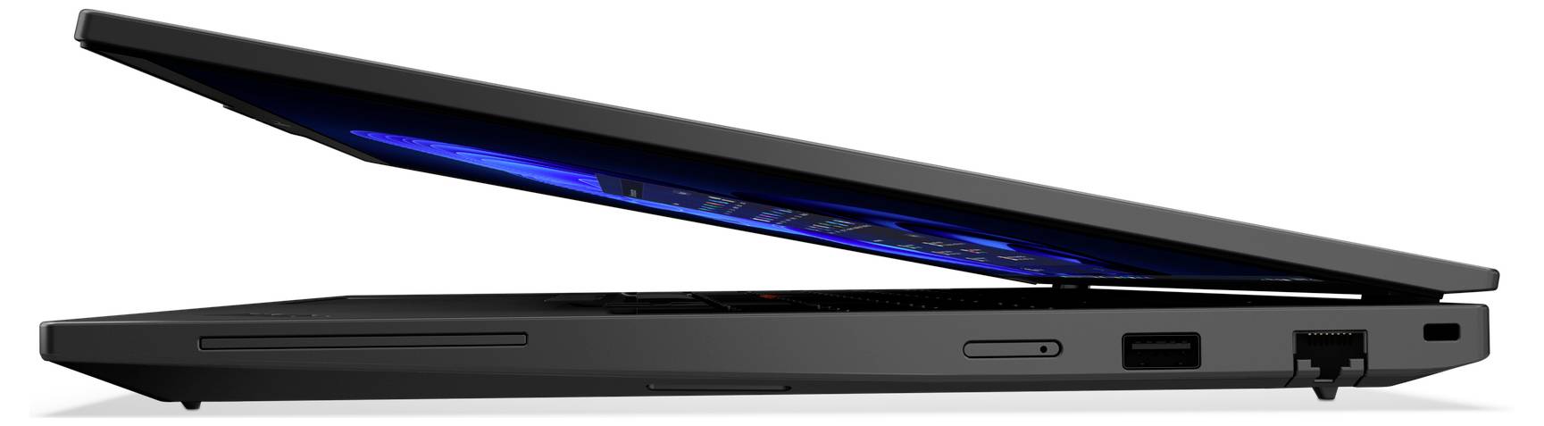 Dünner schwarzer Laptop, in Seitenansicht geschlossen dargestellt, wobei sein schlankes Profil, das Scharnier, der USB-Anschluss, der Ethernet-Anschluss und der Stromschalter hervorgehoben werden.
