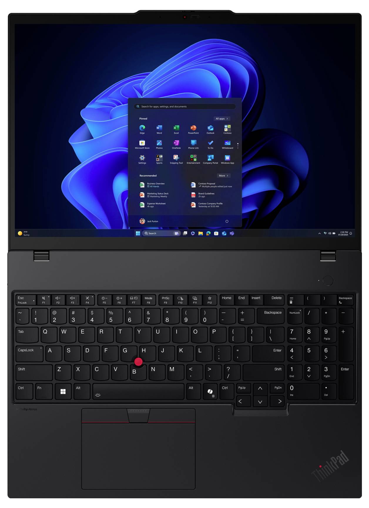 Seitenansicht eines geschlossenen schwarzen Laptops, der leicht geöffnet ist und eine blau beleuchtete Tastatur sowie Seitenports zeigt.
