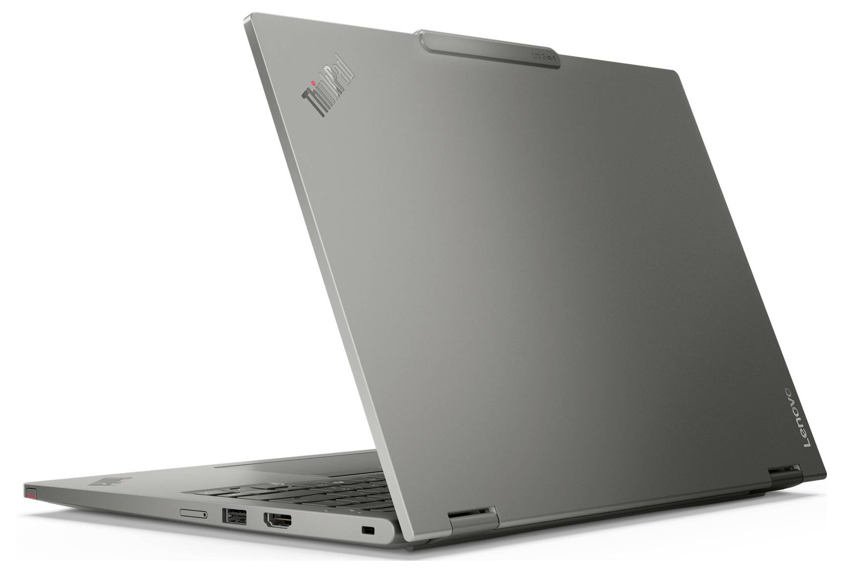 Geschlossener grauer Lenovo ThinkPad-Laptop in Schrägansicht, wobei der Deckel das ThinkPad-Logo zeigt und die seitlichen Anschlüsse sichtbar sind.