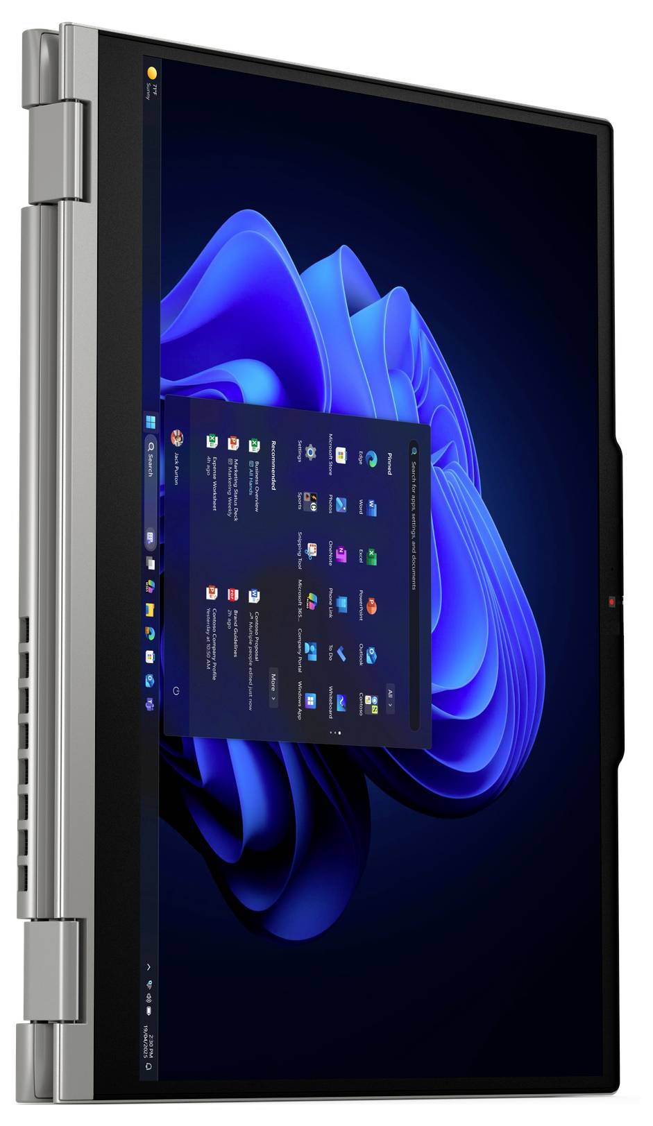 Seitenansicht eines 2-in-1-Laptops im Tablet-Modus mit dem Windows 11-Desktop und dem Startmenü auf dem Bildschirm.