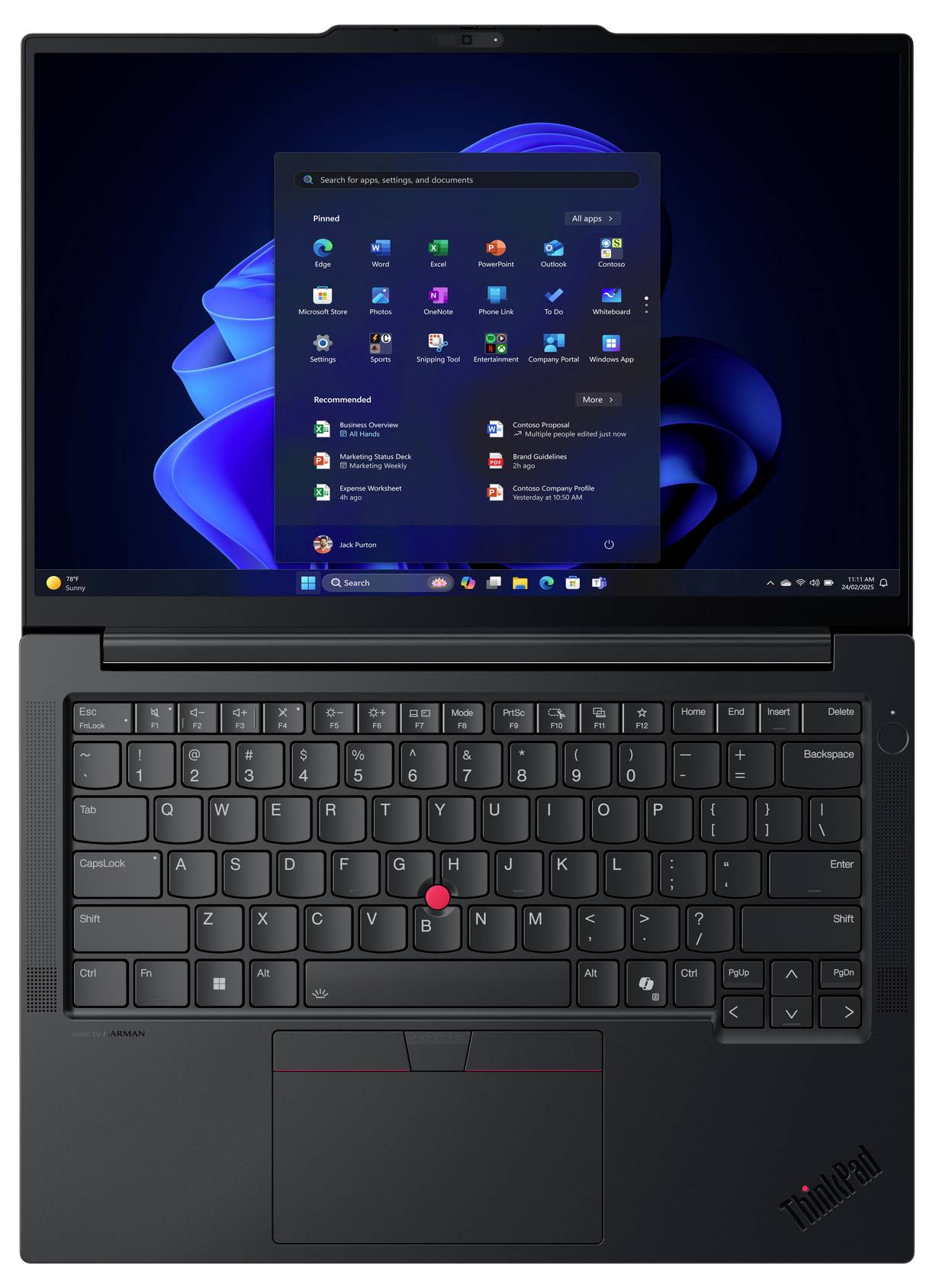 Lenovo ThinkPad Laptop zeigt Windows 11 Startmenü auf dem Bildschirm, mit sichtbarer Tastatur und Trackpad.