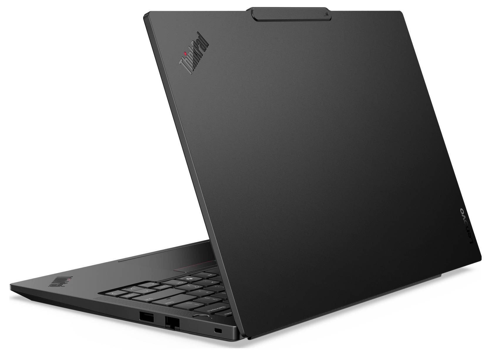 Schwarzer Lenovo ThinkPad Laptop, geschlossen auf weißem Hintergrund, in einem Winkel positioniert, um die Tastatur und die Anschlüsse an der Seite zu zeigen.