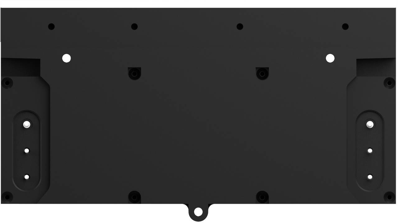 Schwarze Metallmontageplatte mit mehreren Schraubenlöchern und Seitenbefestigungen, frontal auf weißem Hintergrund dargestellt.