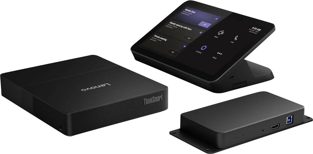 Drei Lenovo ThinkSmart-Geräte werden angezeigt: ein kompakter schwarzer Hub, eine Touchscreen-Steuerkonsole und ein kleines Konnektivitätsgerät mit Anschlüssen.