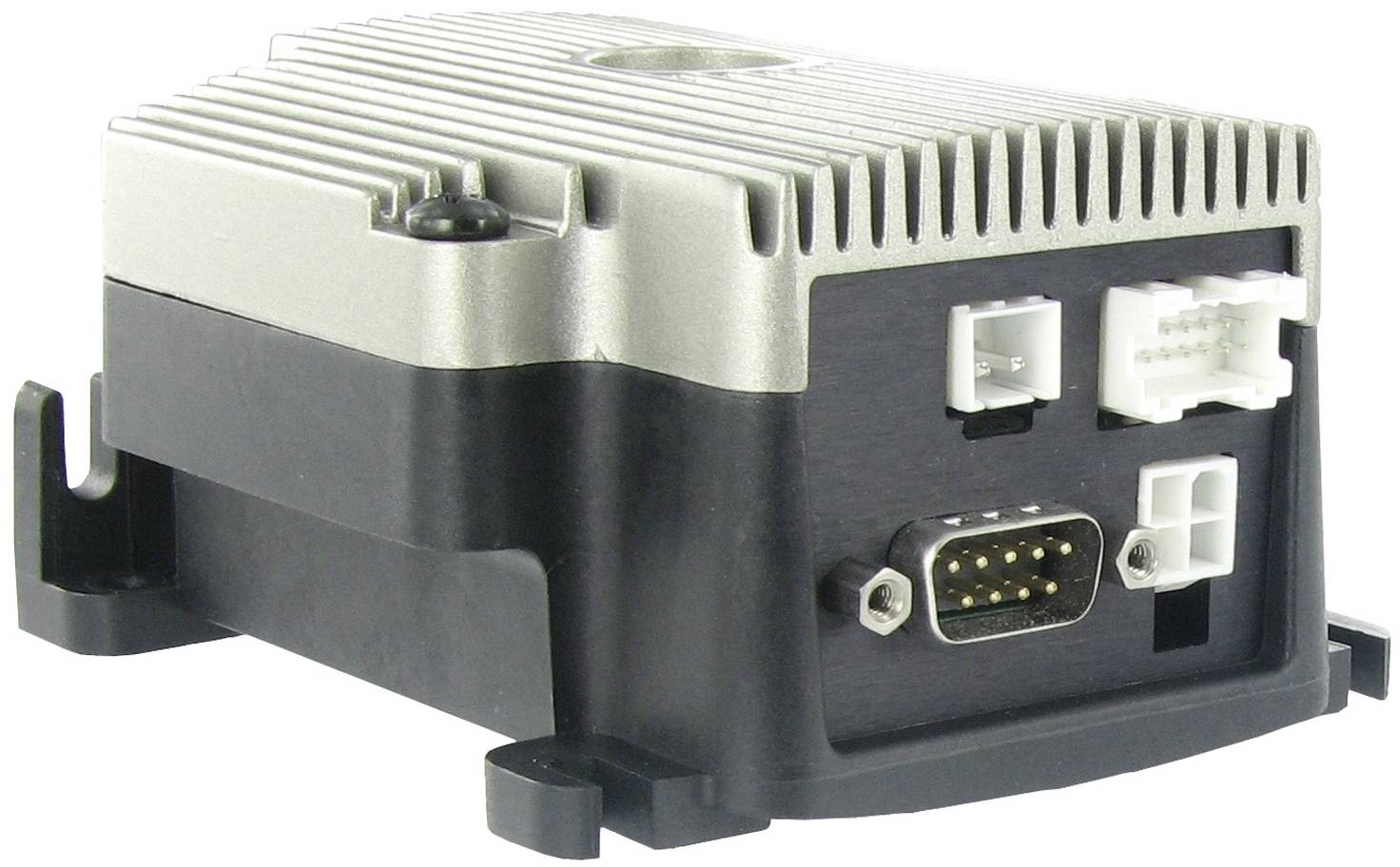 Kompaktes elektronisches Steuermodul mit Kühlrippen, Befestigungslaschen und mehreren Anschlüssen an der Vorder- und Seitenseite.