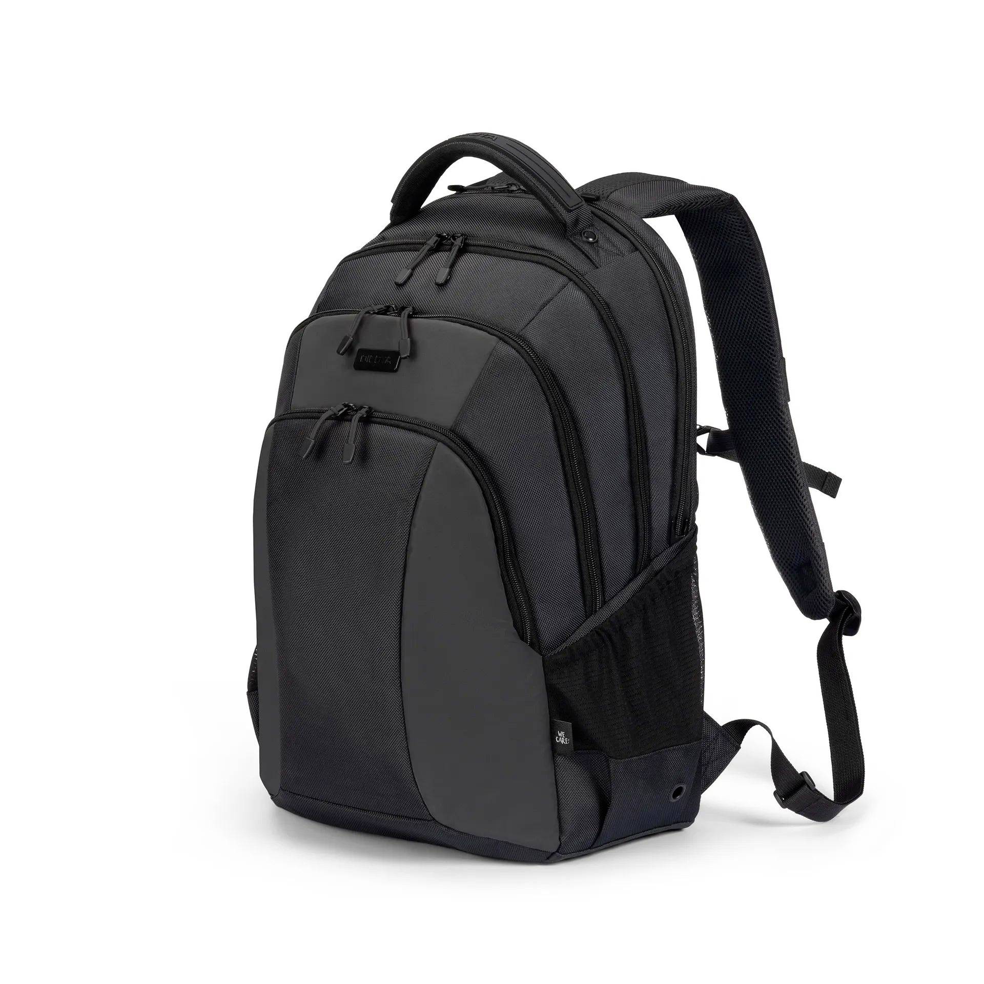 Schwarzer Rucksack mit gepolstertem Tragegriff oben, vorderen Reißverschlusstaschen, seitlicher Netztasche und verstellbaren Schultergurten auf weißem Hintergrund.