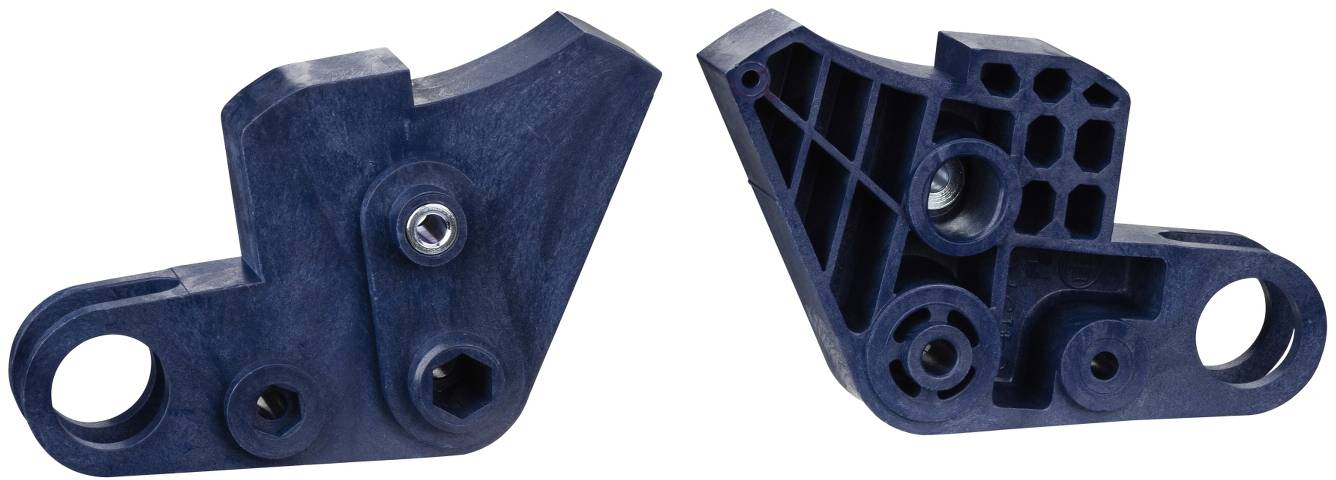 Zwei dunkelblau gefärbte Kunststoffmechanikteile, nebeneinander dargestellt, jeweils mit Befestigungslöchern und einer zentralen Metalleinlage, wahrscheinlich Verbinder- oder Halterungskomponenten.