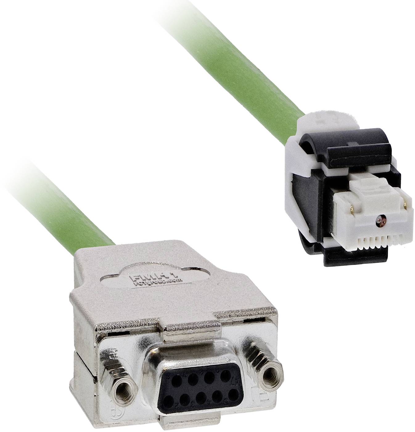 Zwei Netzwerkkabelsteckverbinder: ein metallischer D-Sub-Anschluss und ein RJ45-Stecker auf grünen Kabeln vor weißem Hintergrund.