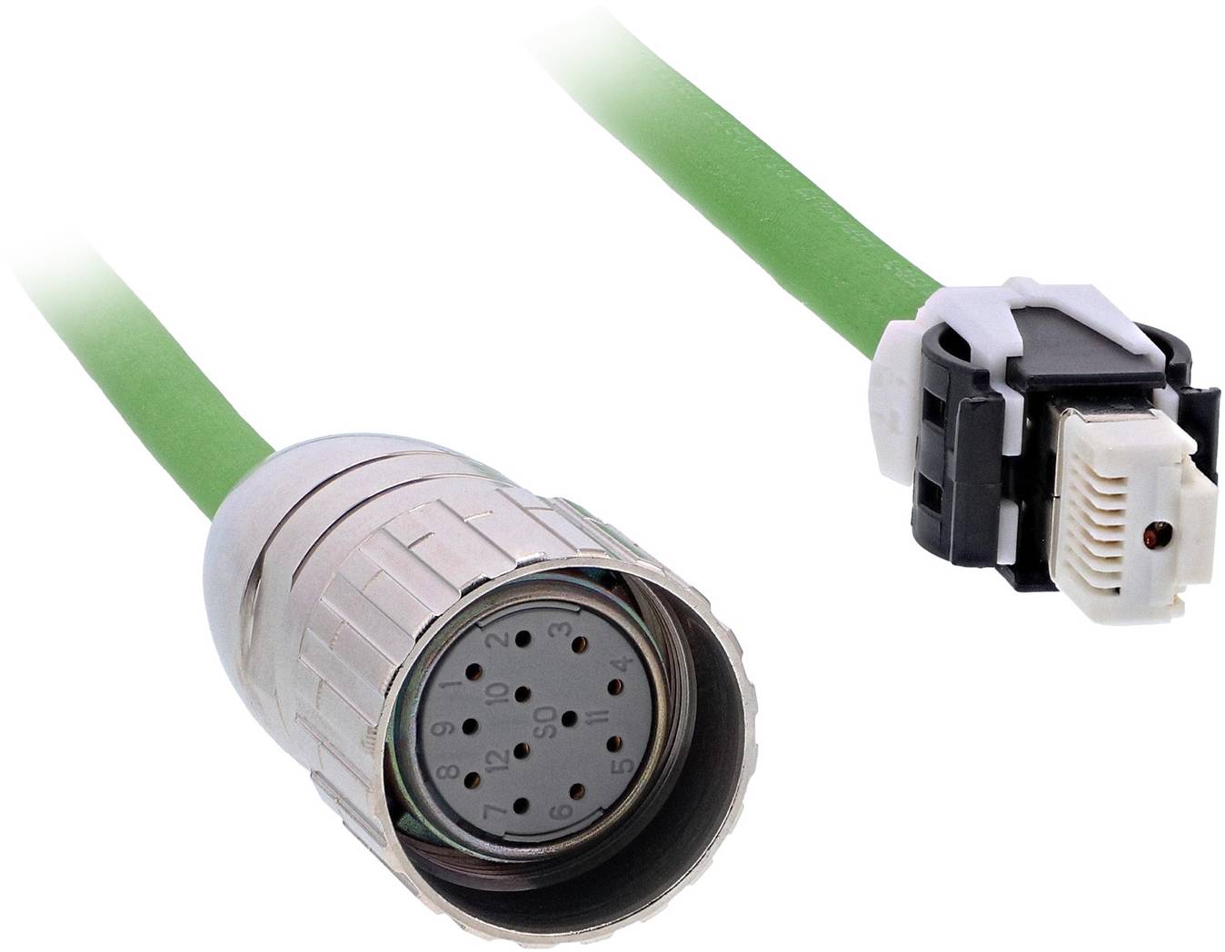 Nahaufnahme von zwei grünen Ethernet-Stecker: ein runder Metall-Industriestecker und ein RJ45-artiger Stecker mit schwarzem und weißem Gehäuse.