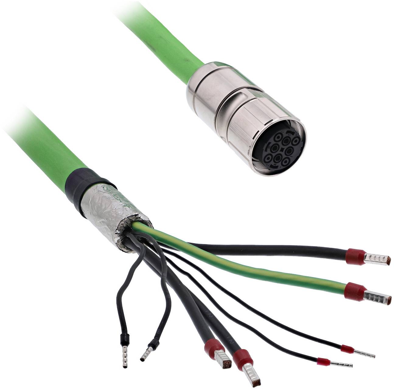 Nahaufnahme eines grünen Industriekabels mit einem kreisförmigen Stecker und freiliegenden internen Drähten, von denen einige in Crimpklemmen enden.