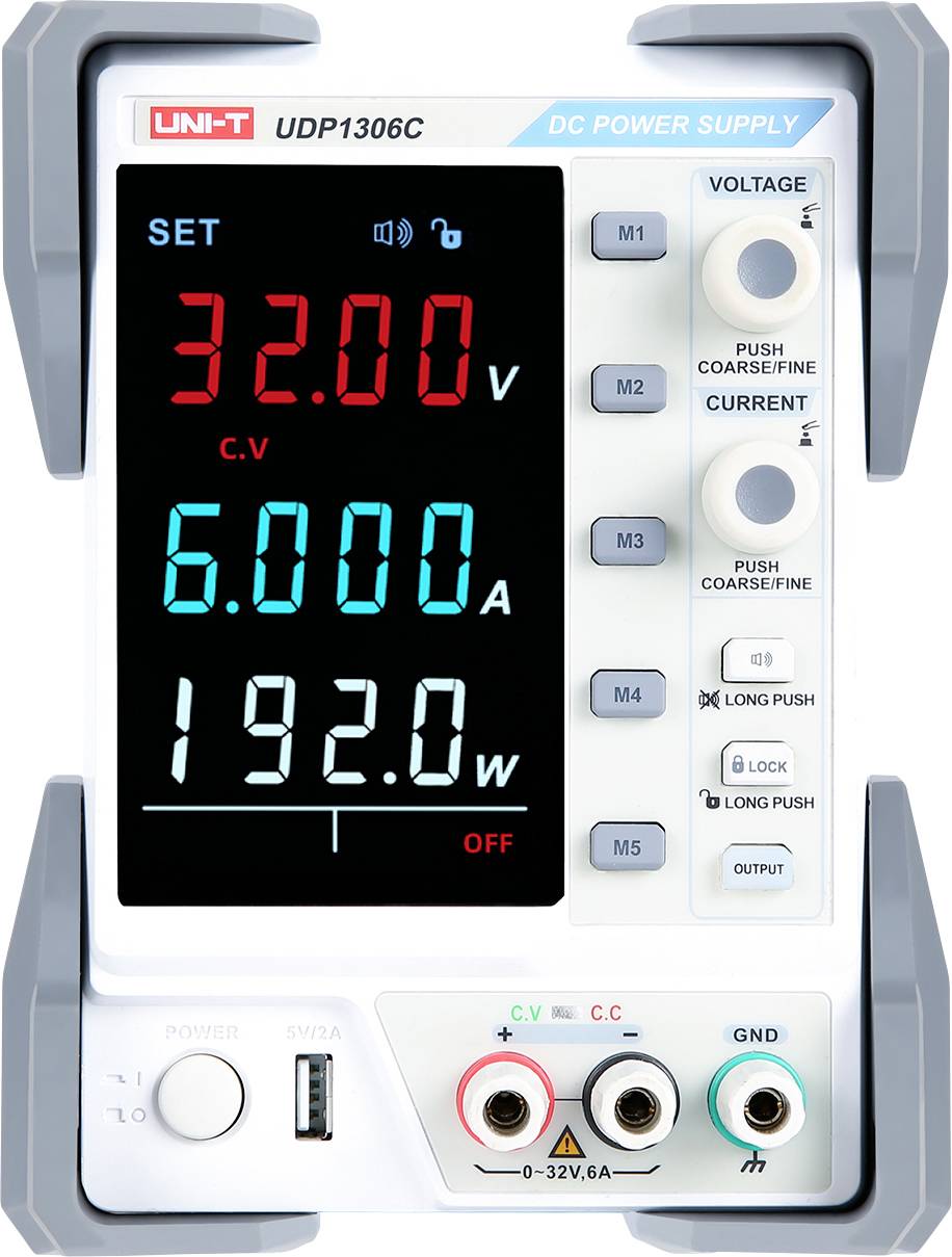 Frontansicht eines UNI-T UDP1306C-Gleichstromnetzgeräts mit eingestellten Werten von 32,10 V, 6,000 A und 192,0 W mit ausgegangsausgang aus.