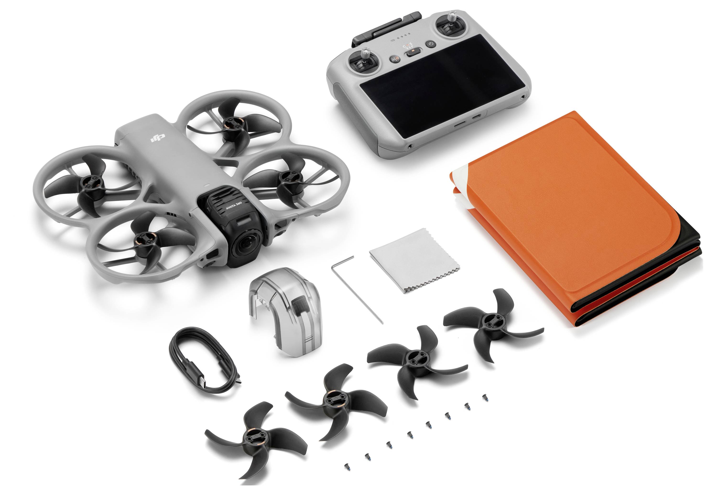 Faltbarer DJI-ähnlicher Drohnen-Kit mit Fernbedienung, orangem Transportkoffer, zusätzlichen Propellern, Batterie, Kabel, Schraubendreher und Ersatzteilen, angeordnet auf weißem Hintergrund.