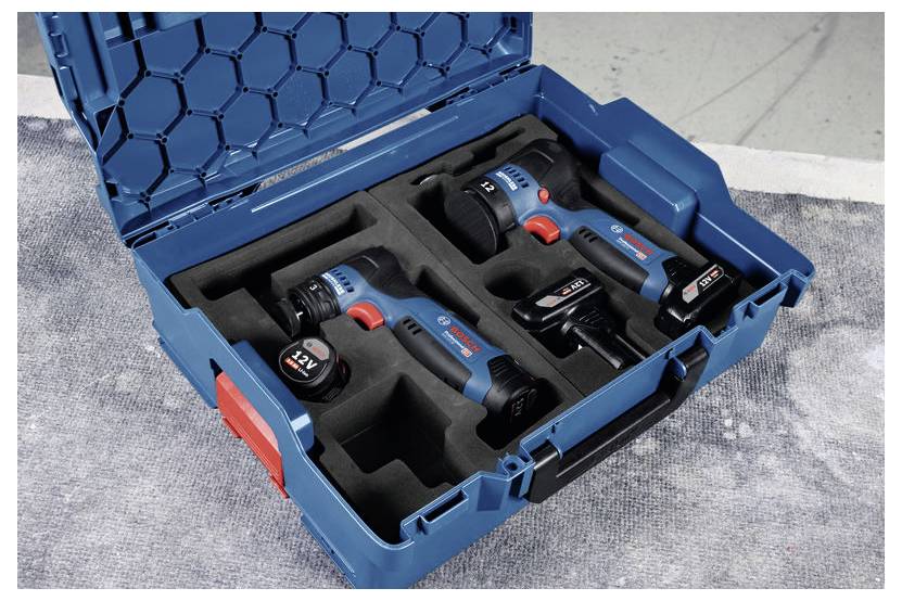 Offene blaue Werkzeugtasche mit einem Akku-Bohrschrauber, Schlagschrauber, zwei Batterien und Ladegerät in maßgefertigten Schaumstoffeinlagen.