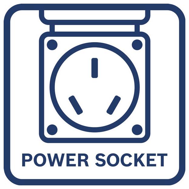 Arbeiter, der mit einer tragbaren Kreissäge ein Metallblech schneidet, mit sichtbarem Staub und Funken in einer Werkstattumgebung.