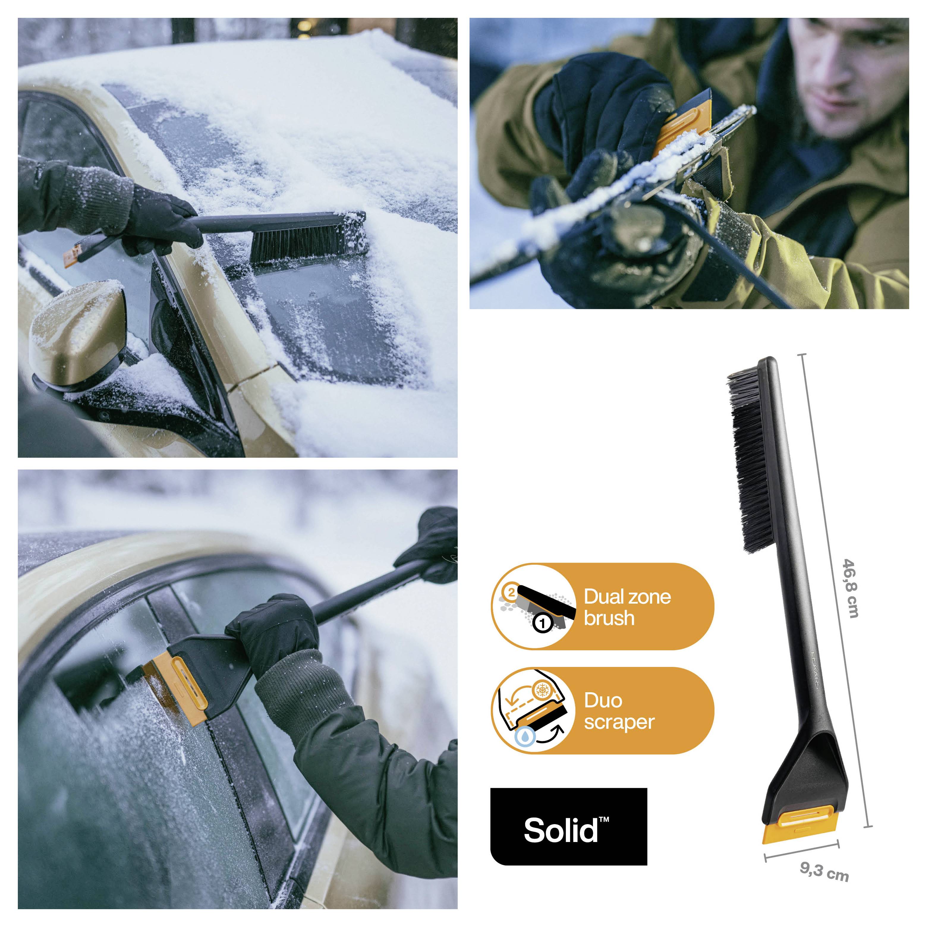 Collage zeigt eine Person, die Schnee und Eis von einer Autoscheibe mit einer Dual-Zone-Bürste und einem Duo-Kratzer entfernt; Produktbild der schwarzen Bürste, 46,8 cm lang, 9,3 cm breit.