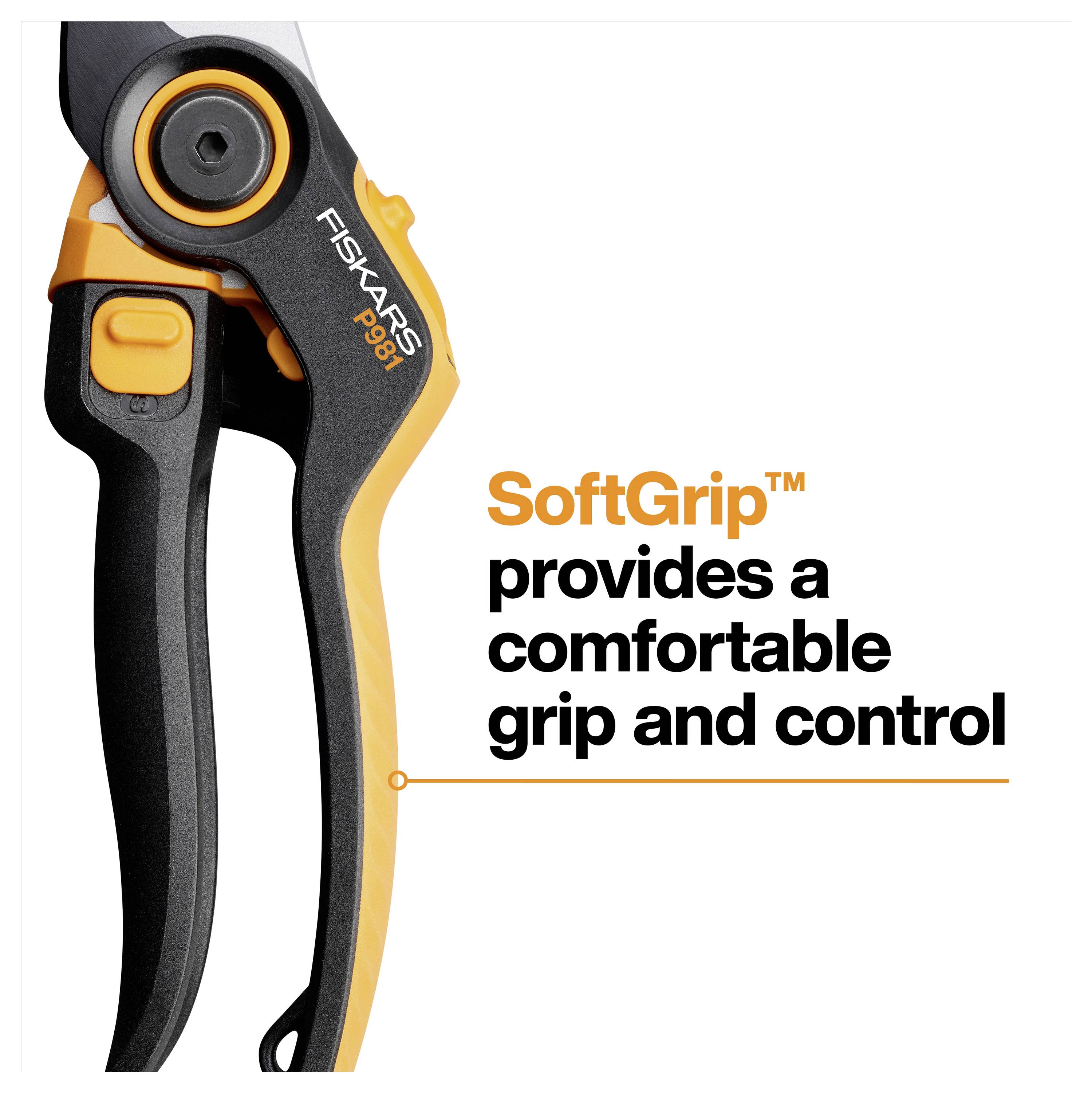 Nahaufnahme einer Fiskars-Gartenschere mit SoftGrip-Griff, daneben der Text: „SoftGrip bietet einen komfortablen Griff und Kontrolle