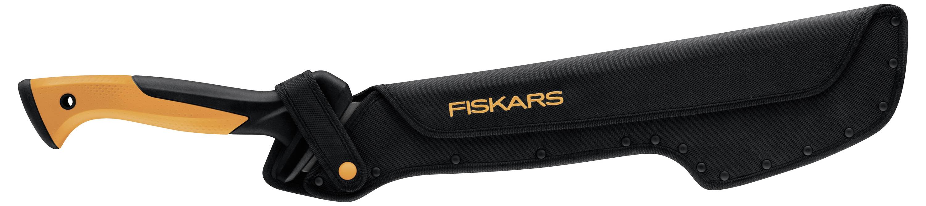Schwarzes Fiskars-Messer in einer schwarzen Scheide mit orangefarbenem Griff und orangefarbenen Akzenten, abgebildet auf weißem Hintergrund.
