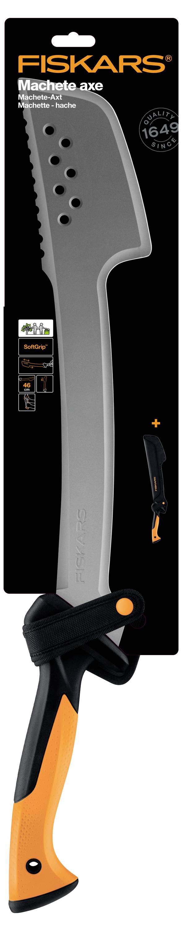 Produktverpackung einer Fiskars-Machete-Axt, die eine gekrümmte graue Klinge mit schwarzem Griff und orangefarbenem Handschutz auf schwarz-weißer Einzelhandelverpackung zeigt.