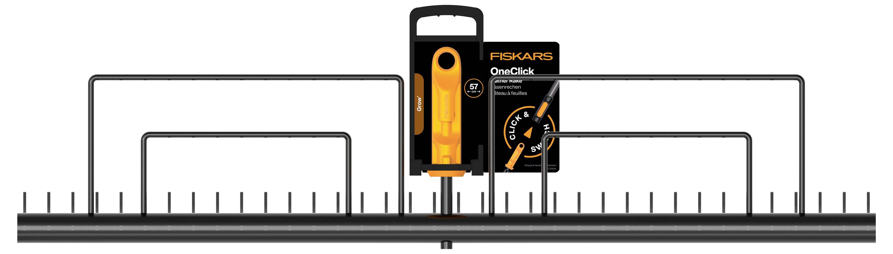 Fiskars OneClick Messerschärfer, zentriert auf einer linealartig ausgeformten Basis, zeigt ein geführtes Schärfsystem mit verstellbaren Winkelmarkierungen.