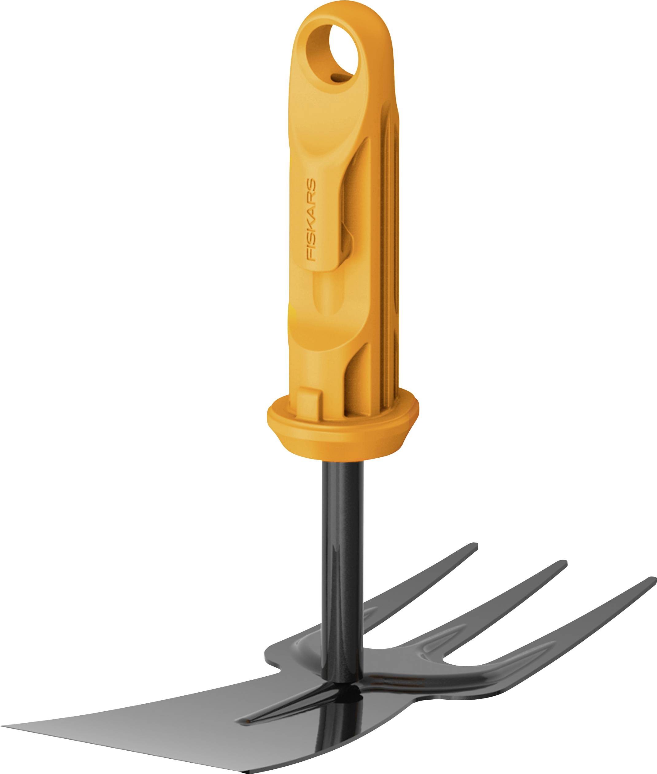 Orange Fiskars Gartenkultivator mit drei Zinken und schwarzem Griff, aufrecht auf weißem Hintergrund dargestellt.