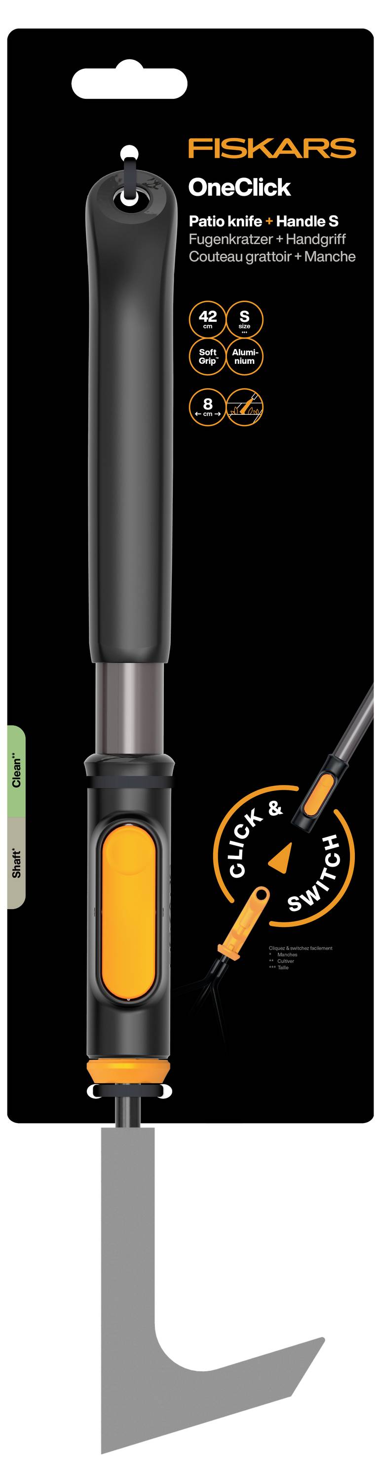 Fiskars OneClick Terrassenmesser mit langem Griff, orangefarbenem Griff und hakenförmiger Klinge, gezeigt in der Verpackung mit Callout der Funktion 