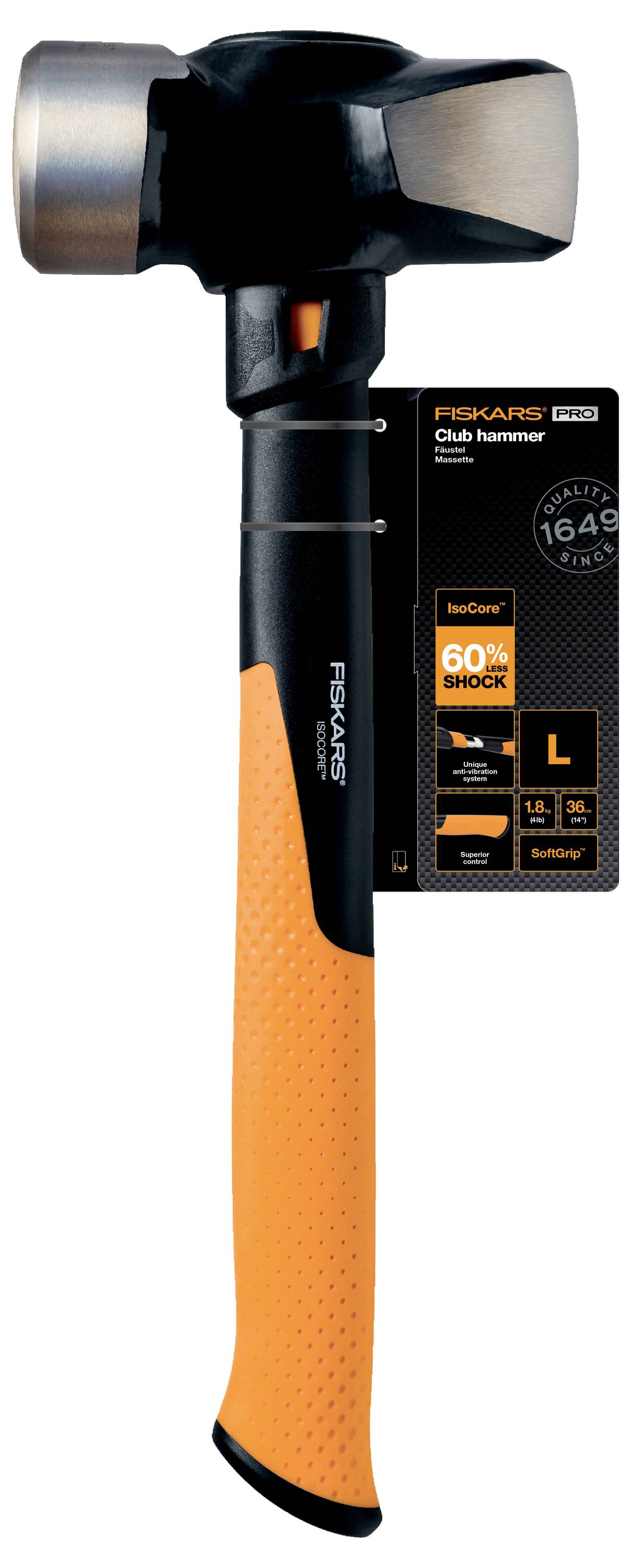Nahaufnahme eines Fiskars Club Hammers mit orange-schwarzem Griff und angebrachtem Produktetikett mit der Aufschrift „60% Schockdämpfung