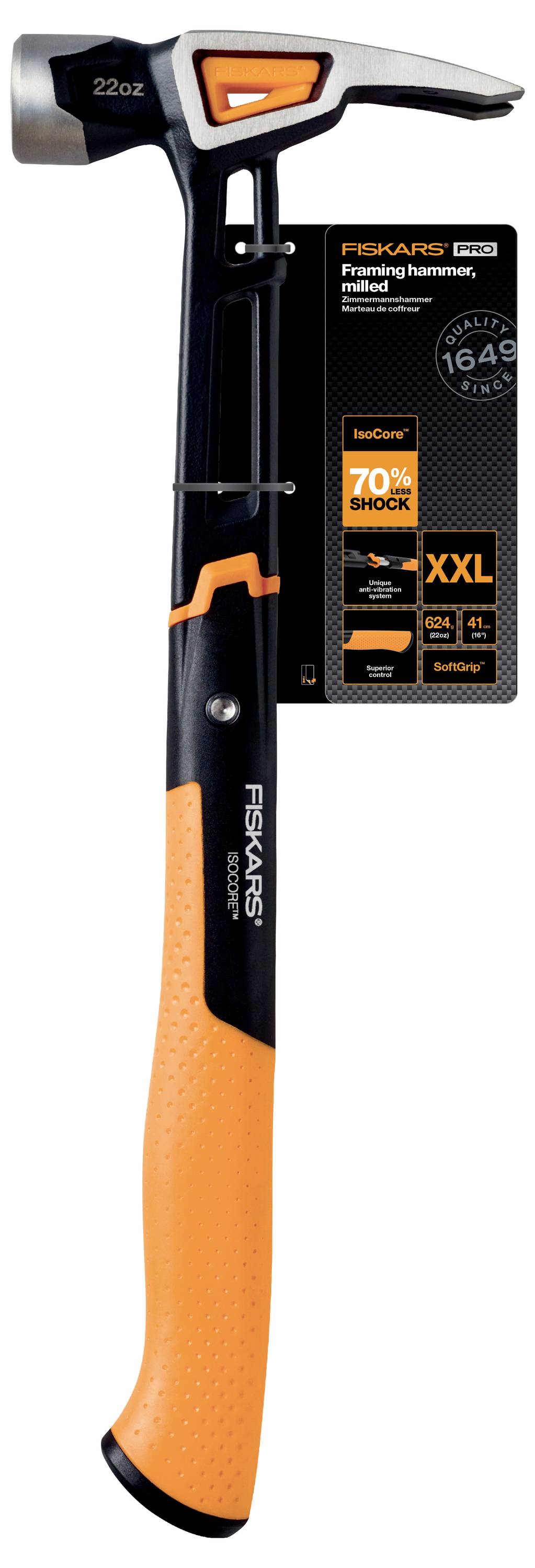 Fiskars isolierter Rahmen-Hammer mit orange-schwarzem Griff, gezeigt mit Produktverpackung mit 