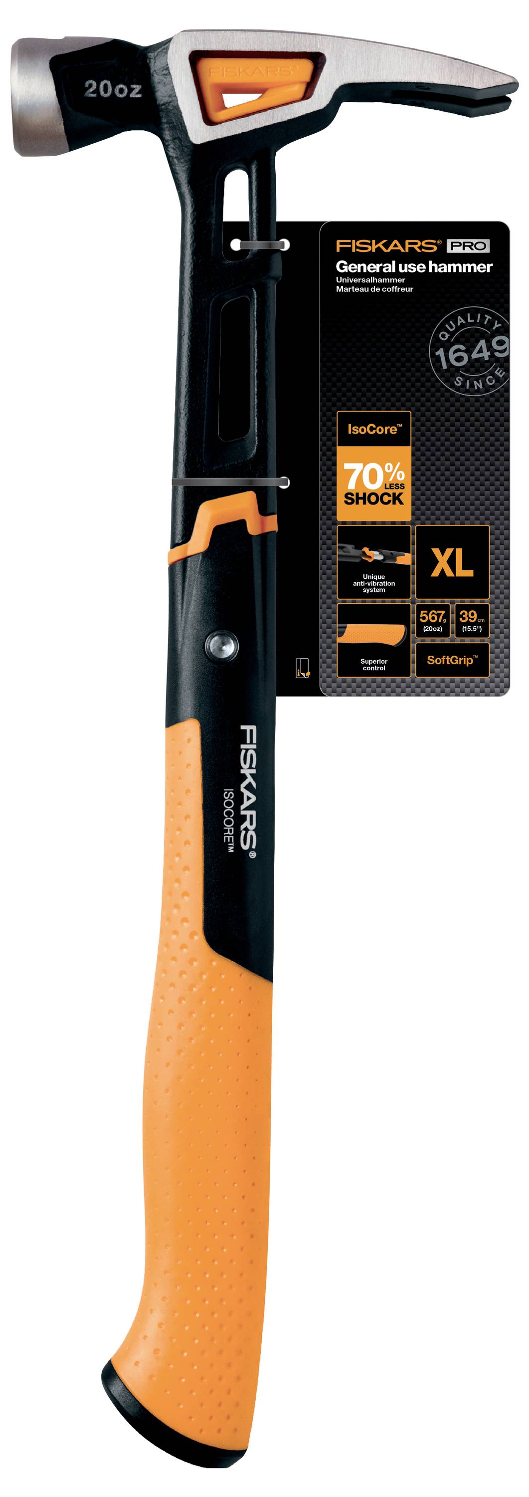Schwarz-orangener Fiskars Universalhammer, auf der Produktverpackung gezeigt, mit 