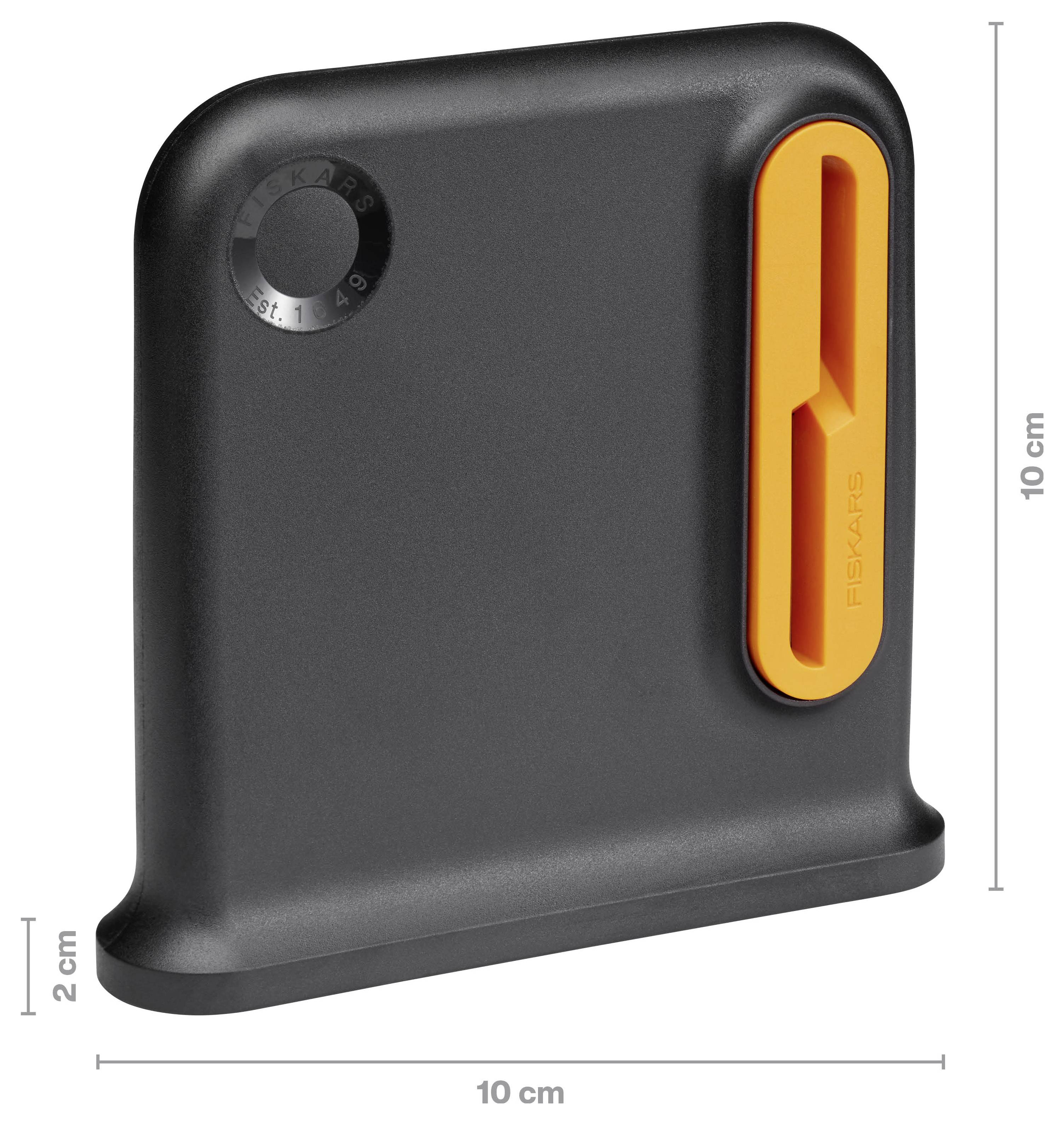 Schwarzes rechteckiges Gerät oder Behälter mit orangefarbenem vertikalem Griff, dargestellt mit Abmessungen von 10 cm Breite, 10 cm Höhe und 2 cm Tiefe.