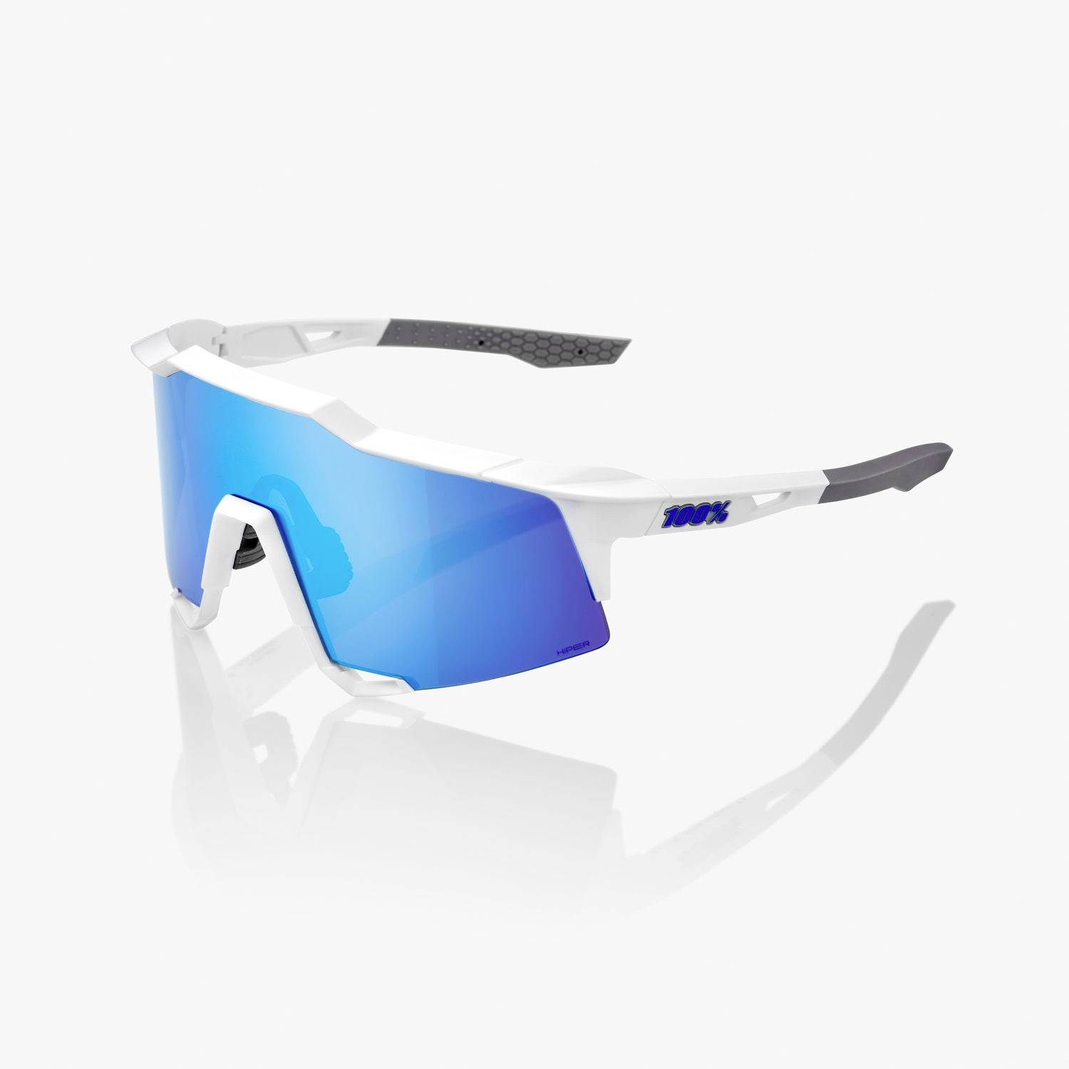Blaue verspiegelte Sportsonnenbrille mit weißem Rahmen und grauen Bügeln auf weißem Hintergrund