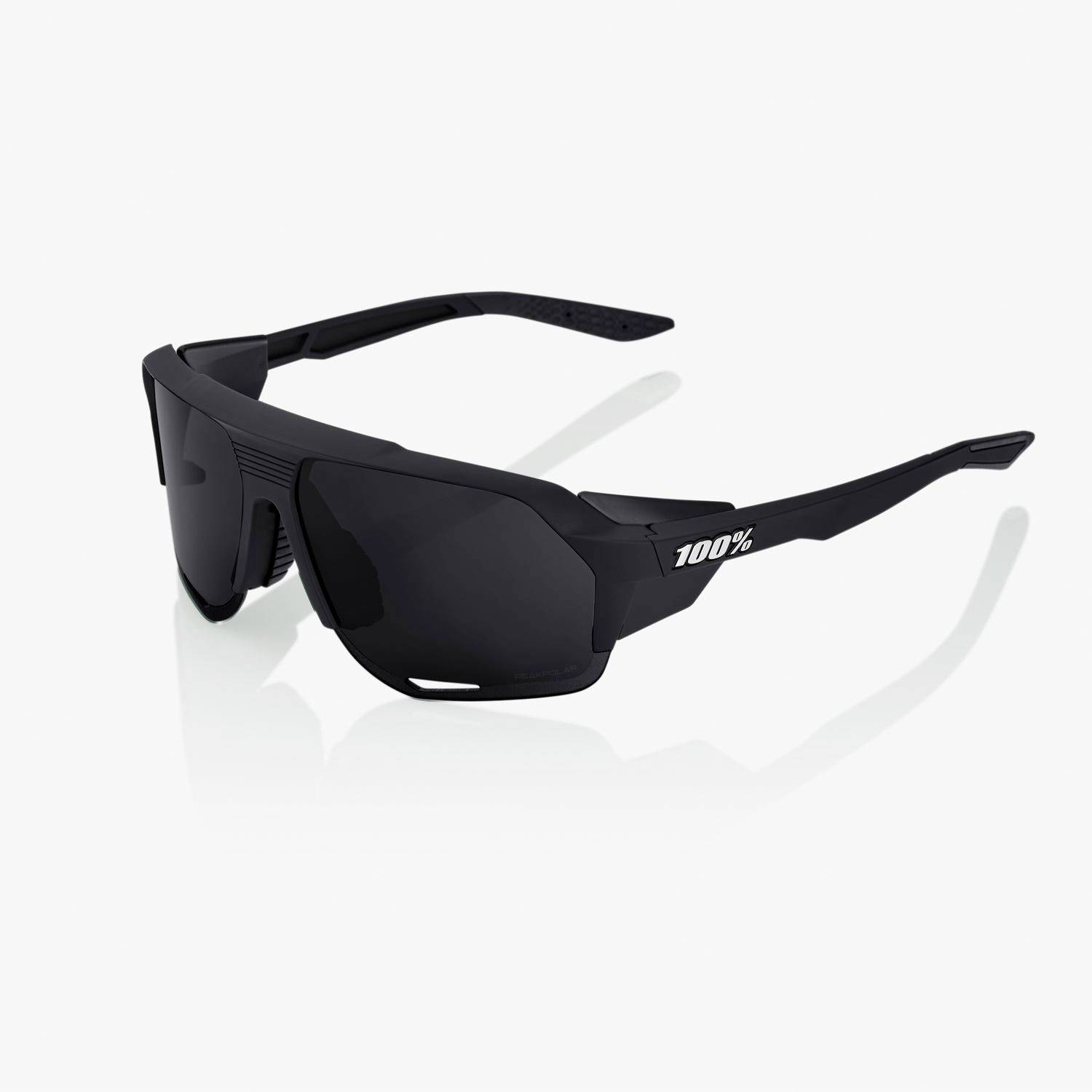 Schwarze umwickelnde Sport-Sonnenbrille mit dem „100%