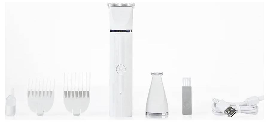 Weißes Elektro-Haarschneideset mit mehreren Aufsatzkämmen, Nasen-/Ohrtrimmer, Ladeständer und USB-Kabel auf weißem Hintergrund.