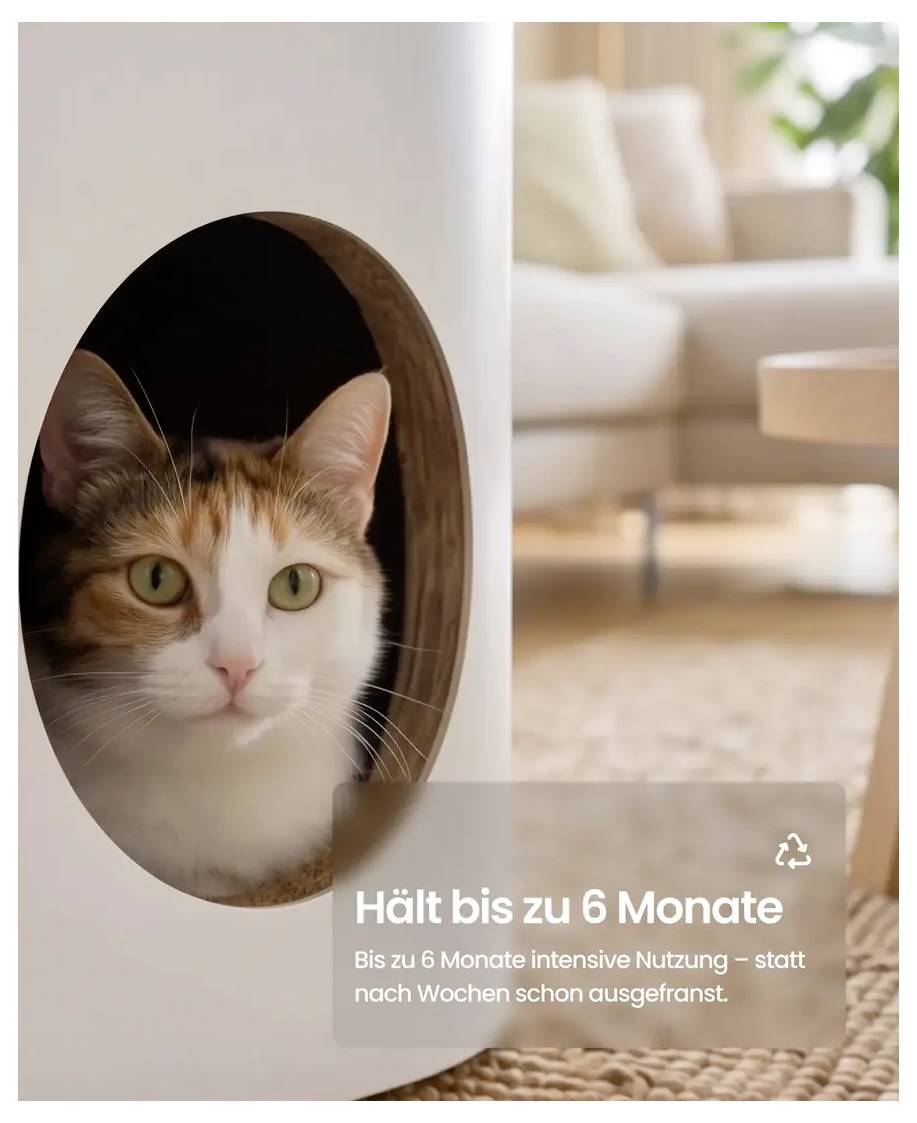 Katze schaut aus einem Karton-Katzenhaus im Wohnzimmer heraus; deutscher Text besagt, dass es bei intensiver Nutzung bis zu 6 Monate hält und nach Wochen wie neu aussieht.