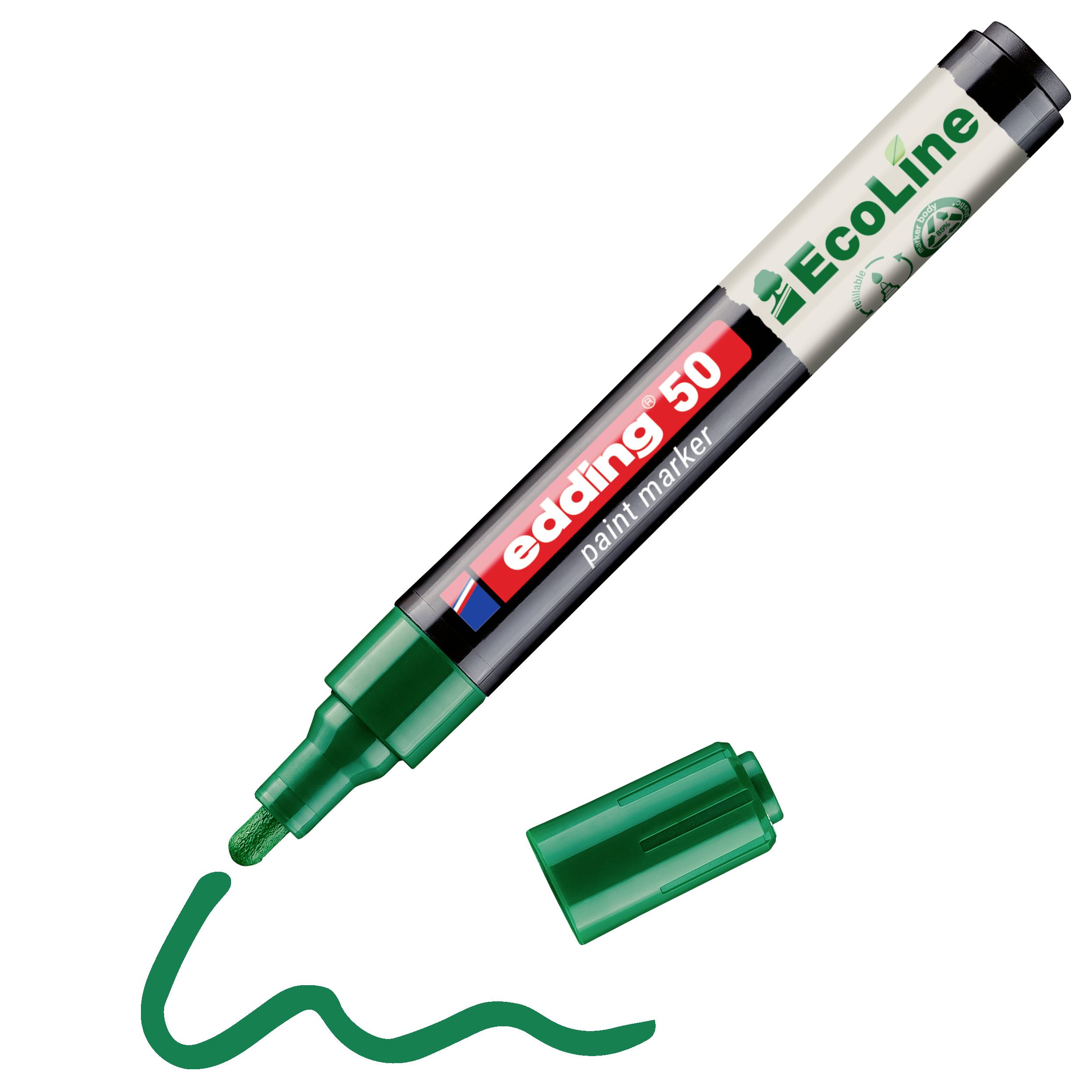 Grüner Edding 500 Lackmarker mit abgenommener Kappe, der eine grüne Linie zeichnet.