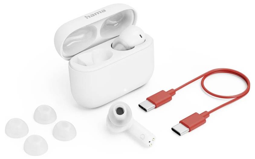 Weiße kabellose Ohrstöpsel in einem offenen Ladekoffer mit drei zusätzlichen Silikon-Aufsätzen und einem roten USB-C-Ladekabel auf weißem Hintergrund.