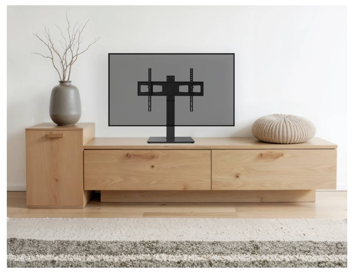 Wohnzimmer-TV-Konsole mit einem flachen Bildschirm auf einem zentralen Ständer, einer Vase im linken Schrank und einem runden Kissen auf der rechten Seite.
