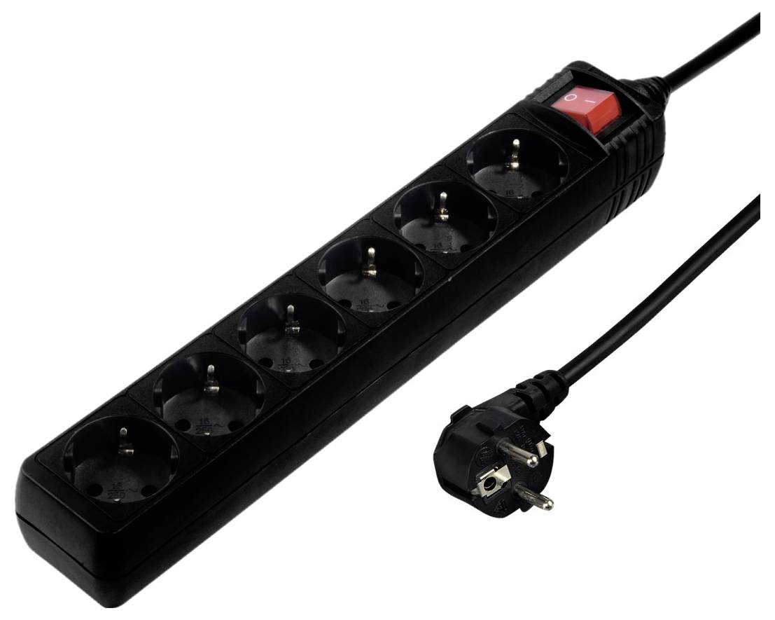 Schwarze Steckdosenleiste mit sechs Steckdosen, rotem Ein-/Ausschalter und angebrachtem europäischem Stecker auf weißem Hintergrund.