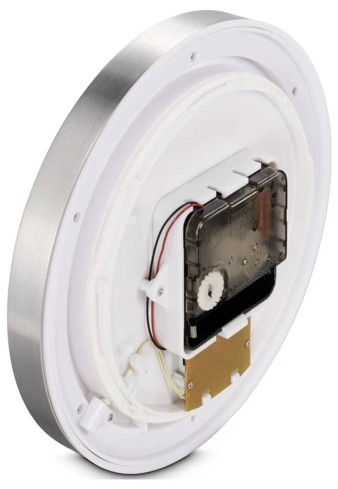 Rückansicht einer runden Wanduhr mit sichtbarem internem Mechanismus, Batteriefach und Verkabelung auf weißem Hintergrund.