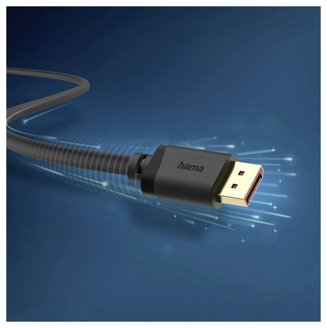 Nahaufnahme eines schwarzen HDMI-Kabels mit einem vergoldeten Stecker der Marke 