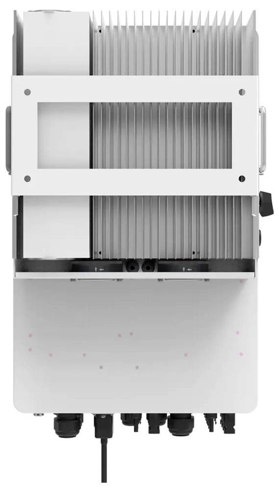 Vorderansicht eines weißen industriellen elektronischen Geräts oder Servers mit Kühlrippen, Befestigungsrahmen und mehreren Kabelsteckern an der Unterseite.